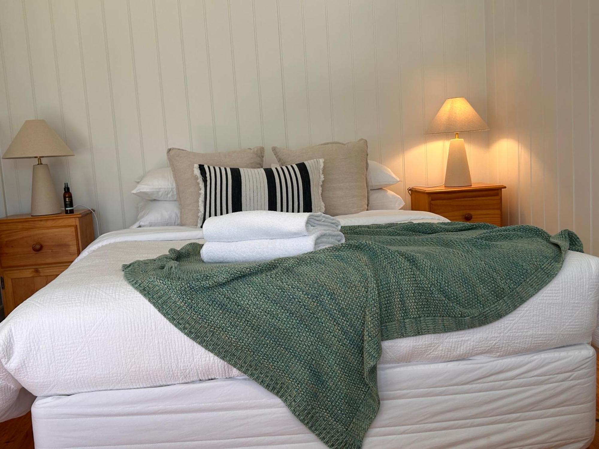 Nest - Charming, Comfortable Coastal Villa ポート・フェアリー エクステリア 写真